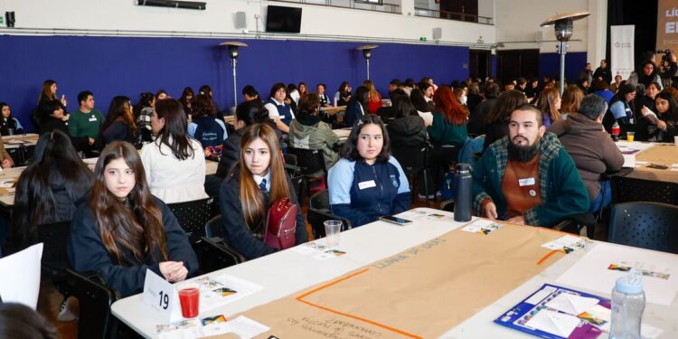 Alcalde Bellolio y estudiantes unidos contra la violencia escolar