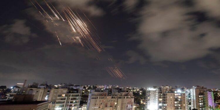 Aumento del conflicto bélico entre Irán e Israel causa más víctimas civiles.