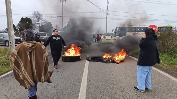 Familias de Chacayal se manifiestan tras una semana sin electricidad debido al sistema frontal en Los Ángeles.