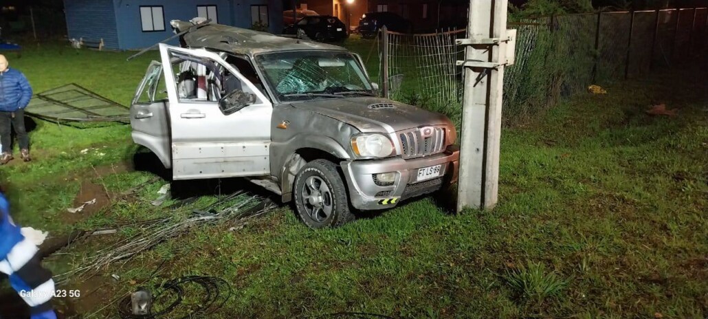 Accidente entre camión y automóvil en Nacimiento deja seis heridos, incluyendo a dos niños.