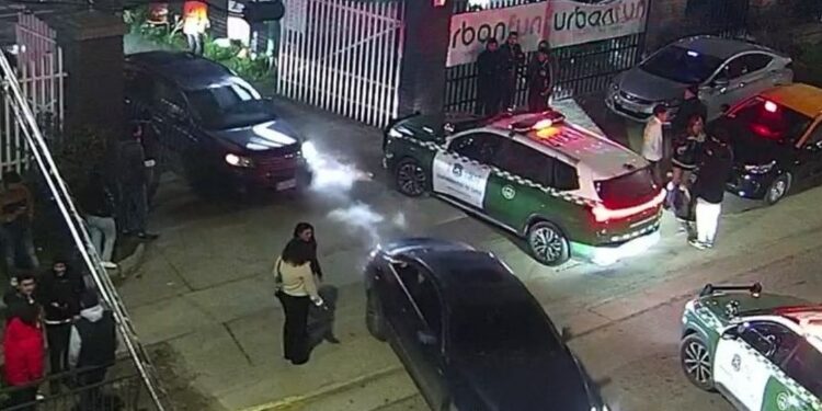 Tiroteo en las afueras de un local nocturno en Quillota deja a una adolescente y un joven heridos: el mayor de edad se encuentra en estado crítico.
