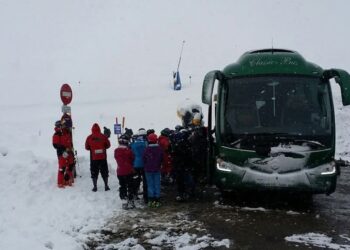 Carabineros rescata a pasajeros atrapados en un bus averiado en la Ruta Internacional Pehuenche, donde enfrentaban temperaturas de -12 °C.