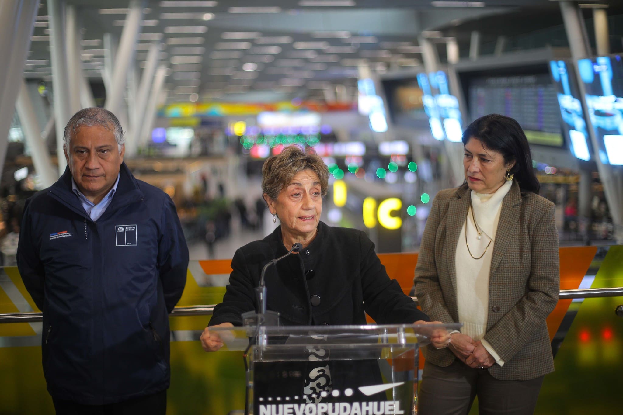 MOP planea expandir el aeropuerto de Santiago.