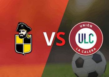 Ambos equipos intentan romper el empate en el segundo tiempo.