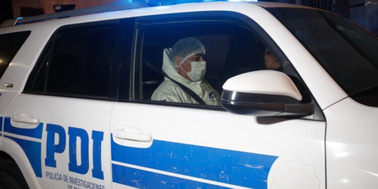 Incendio en Mulchén: hallan un cadáver calcinado y el cuerpo de una mujer a pocos metros en el mismo terreno.