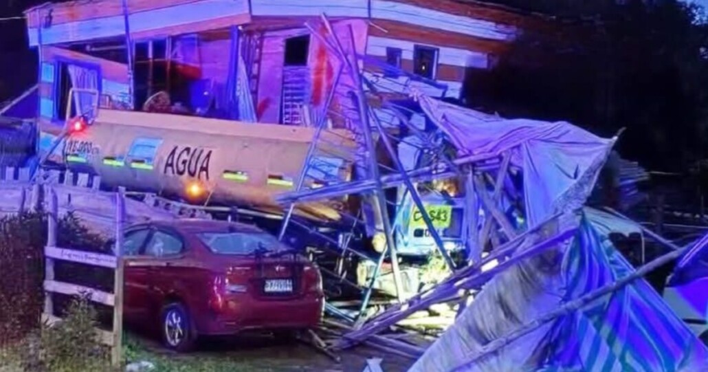 Camión se descontrola y choca contra una vivienda, resultando en una persona fallecida y otra gravemente herida en el Maule.