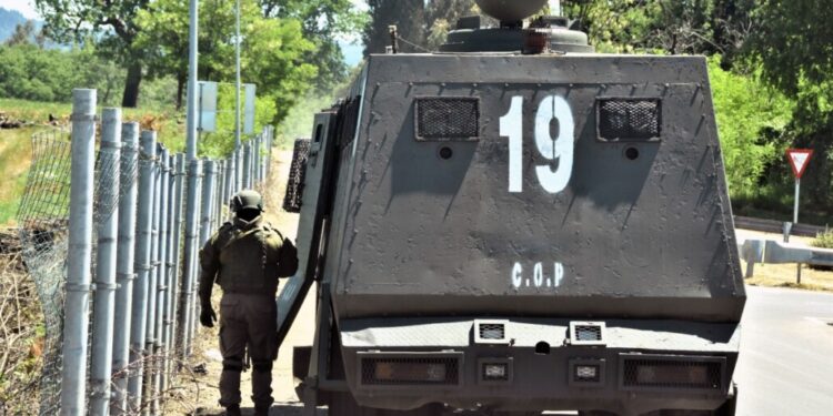 Un carabinero resulta herido en Ercilla tras un ataque armado: los agresores dispararon desde un bosque cercano.