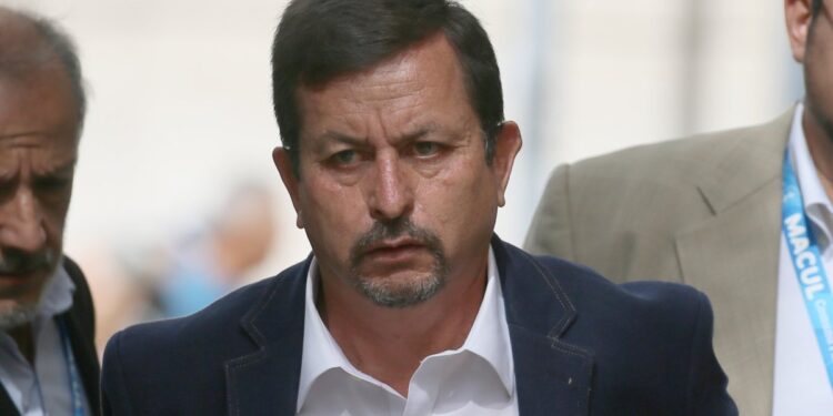 Contraloría inicia sumario al alcalde de Macul por su viaje a Perú durante licencia médica.