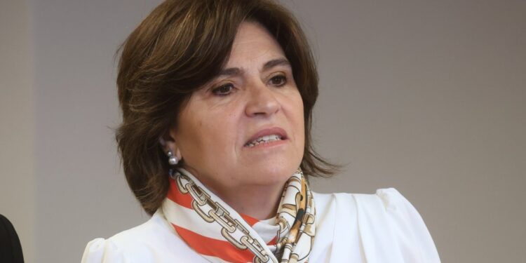 Exministra Uriarte niega similitudes de Jara con la expresidenta Bachelet: «Nadie posee ese perfil»