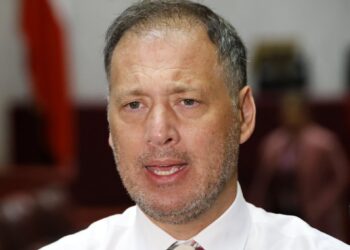 El presidente de la Cámara respalda su viaje a EE.UU. durante la semana distrital: «No hay obstáculos legales ni reglamentarios»