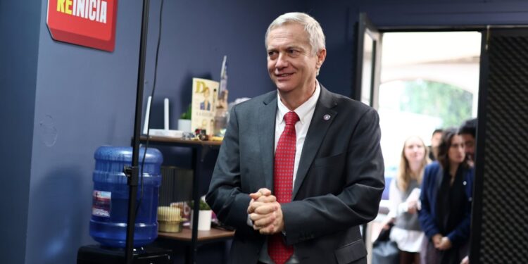 Kast replica a Matthei sobre las encuestas: «No participaremos en ese debate de comentarios, ya que no tiene un final».