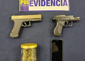 Adolescentes con armas en el liceo Bicentenario generan impacto en Isla de Maipo: tres estudiantes y un adulto arrestados.