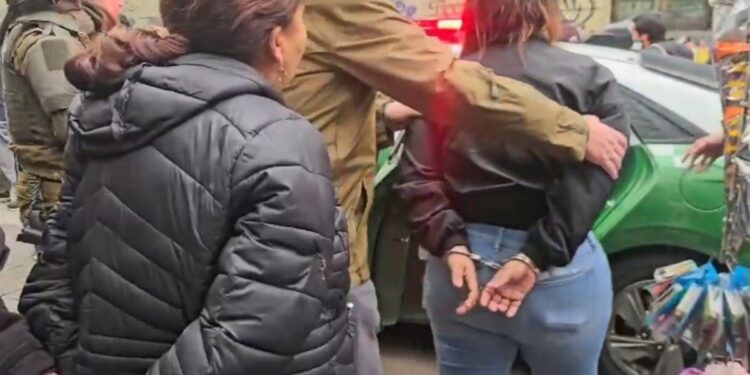 Detienen a miembros de la banda «Jauría» por agredir a transeúntes en el casco histórico de Santiago.