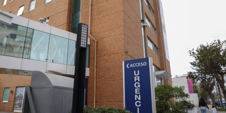 Clínica de Viña del Mar informa sobre la evolución positiva de Manuel Monsalve después de su operación de urgencia.