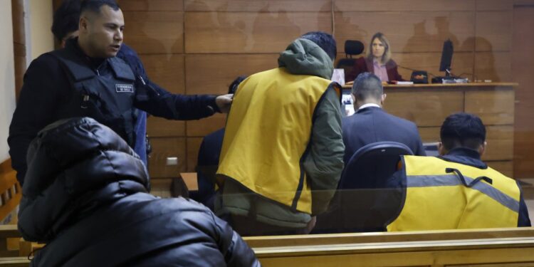 Dos detenidos por atraco a multitienda en Valparaíso fueron puestos en prisión preventiva; el menor de edad, en internación provisoria.