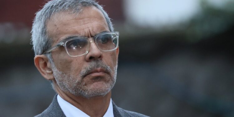 Ministro Cordero considera «preocupante» la cantidad de licencias médicas por salud mental en Carabineros.