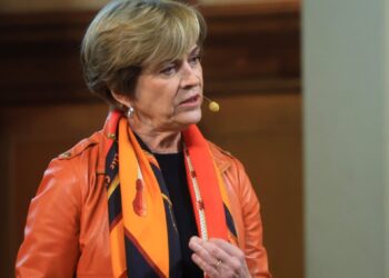 Evelyn Matthei se reúne en su casa con alcaldes de Chile Vamos para coordinar funciones en la carrera presidencial.