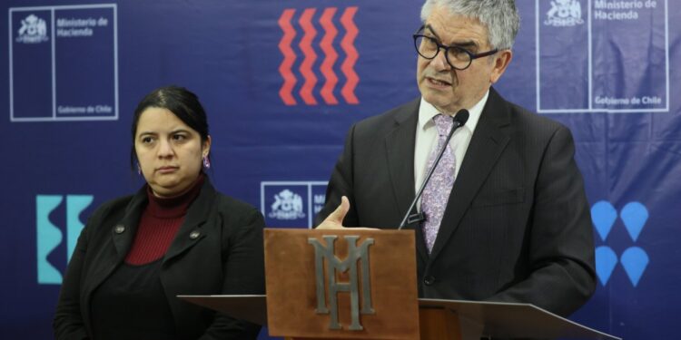 Hacienda estima en cerca de $11 mil millones el gasto en salarios de funcionarios del gobierno central que se ausentaron con licencia médica.