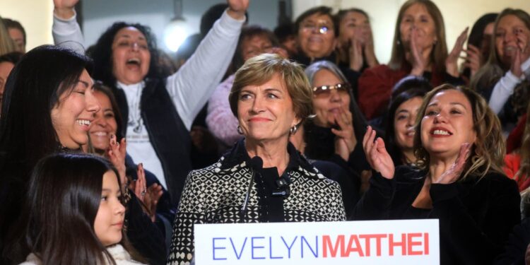 Evelyn Matthei calificó como «muy baja» la participación en la Primaria del oficialismo y afirmó: «Los chilenos son conscientes de que este ha sido un mal Gobierno».