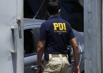 Pareja arrestada por la PDI por crear y distribuir pornografía infantil en la Región Metropolitana.