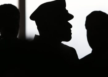 Carabineros despidió a nueve funcionarios por su supuesta implicación en delitos.