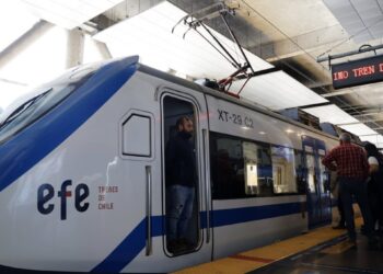 Ministerio de Transportes da inicio a estudios para un tren directo entre Santiago y Concepción.