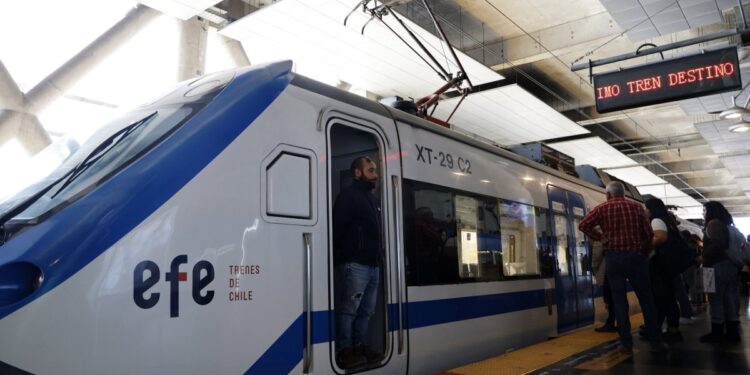 Ministerio de Transportes da inicio a estudios para un tren directo entre Santiago y Concepción.