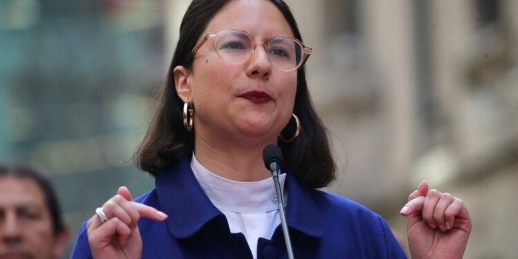 Irací Hassler solicita que se acepte el recurso que busca su inhabilitación, reiterando su denuncia de «persecución».