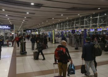 Hombre en situación de calle falleció en el interior del terminal del Aeropuerto de Santiago.