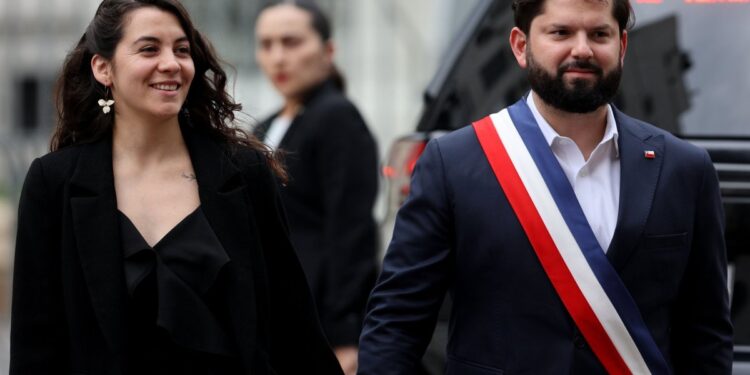 Nació Violeta Boric Carrasco: El presidente y su pareja han dado la bienvenida a su hija.