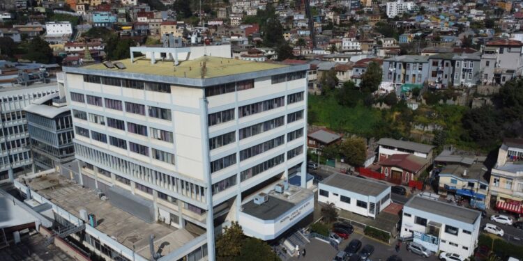 Las limitaciones del Plan Regulador Comunal amenazan el proyecto de expansión del Hospital Carlos van Buren de Valparaíso.