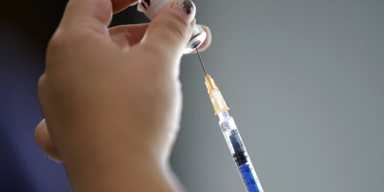 La vacunación contra la influenza en la región de Valparaíso logra un 73% de cobertura en el grupo objetivo.