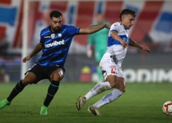 Garnero está al tanto: La UC se enfrenta a Huachipato antes de la llegada de su nuevo entrenador.