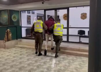 Detienen a un extranjero en la Ruta 5 Sur con drogas en un bus cerca de Cabrero.