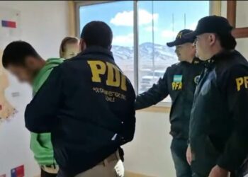 Excarabinero acusado de parricidio frustrado en Los Ángeles es extraditado desde Argentina tras más de un año de fuga.