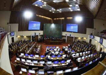 Parlamentarios descartan el proyecto Dominga por su impacto ambiental.