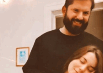 Gabriel Boric y Paula Carrasco festejan el nacimiento de su hija Violeta: un evento histórico para la presidencia de Chile.