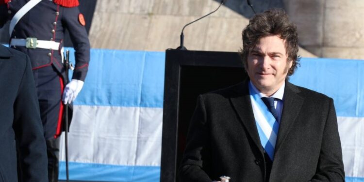 Argentina alcanza un superávit financiero por quinto mes seguido y supera las metas establecidas por el FMI.