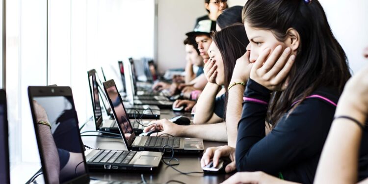 Conversación con IA guía a los jóvenes.