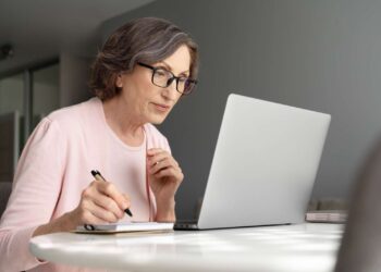 Universidad de la Experiencia para mayores de 50 años