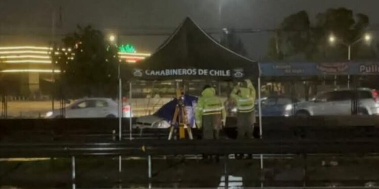 Camión chocó contra un automóvil que se encontraba detenido en la Ruta 5: un fallecido y un herido.