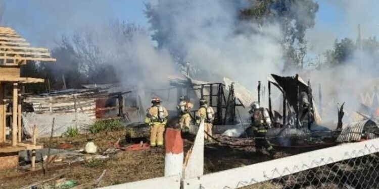 Vivienda quedó completamente destruida debido a un incendio en el sector rural de Renaico.