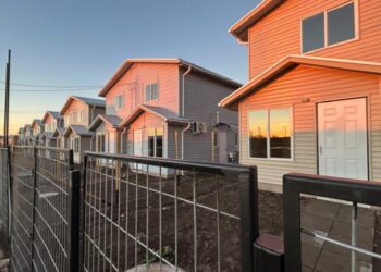 Inversión millonaria en viviendas beneficiará a más de 500 familias en Los Ángeles.