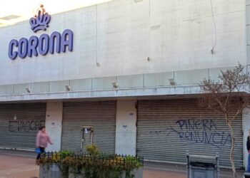 Más de 1.800 empleos se verían afectados por el cierre de Corona en Los Ángeles y en toda la nación.