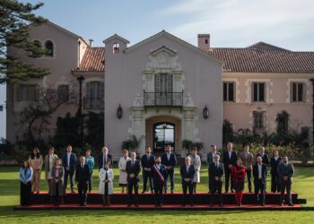 Controversia por el desembolso de más de $3 millones en maquillaje para la foto oficial del presidente Boric.