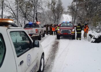 Logran rescatar con éxito a los últimos cuatro excursionistas perdidos en la cordillera de Romeral.