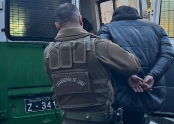 Hombre armado amenazó a un adulto mayor para robarle $600 en Los Ángeles.