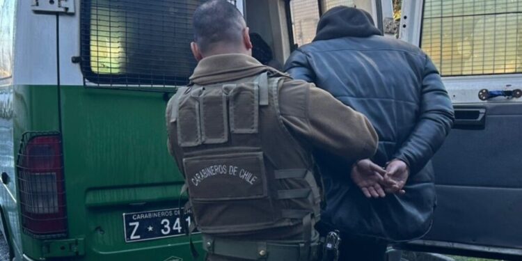 Hombre armado amenazó a un adulto mayor para robarle $600 en Los Ángeles.