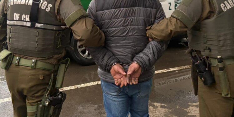 Pareja de personas mayores es víctima de un violento asalto en la Vega Techada de Los Ángeles.