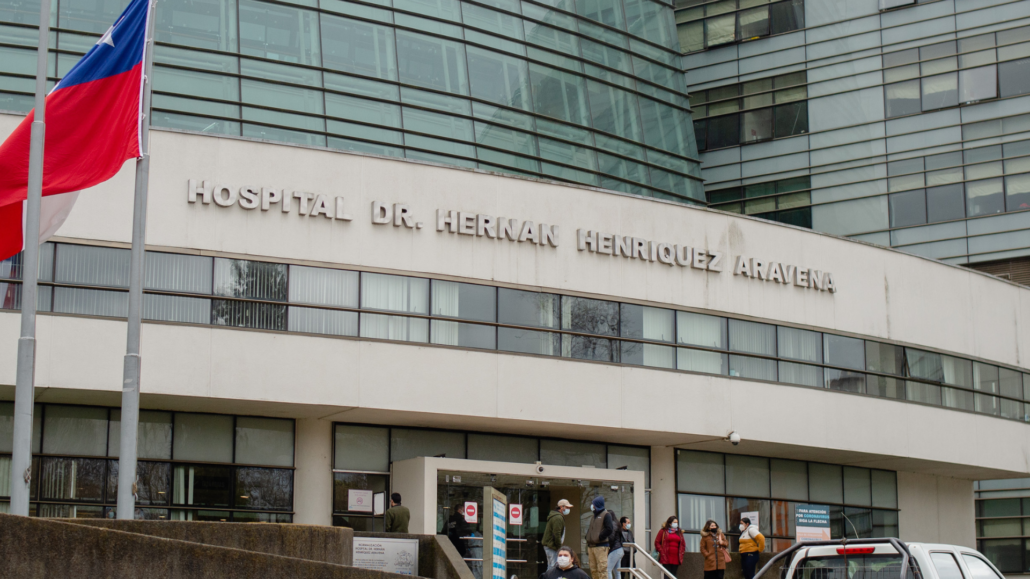 Denuncian negligencia médica en el caso de una mujer que dio a luz a mellizas y quedó en estado vegetal en Temuco.